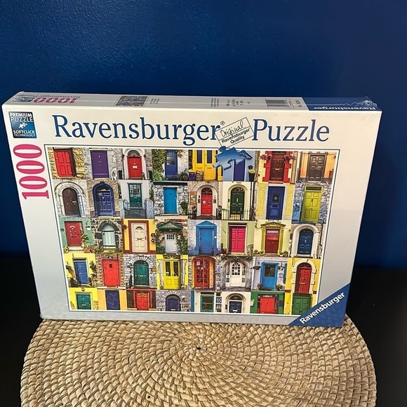 New Factory Sealed Ravensburger Doors of the World Jigsaw Puzzle - 1000pc - Picture 1 of 7